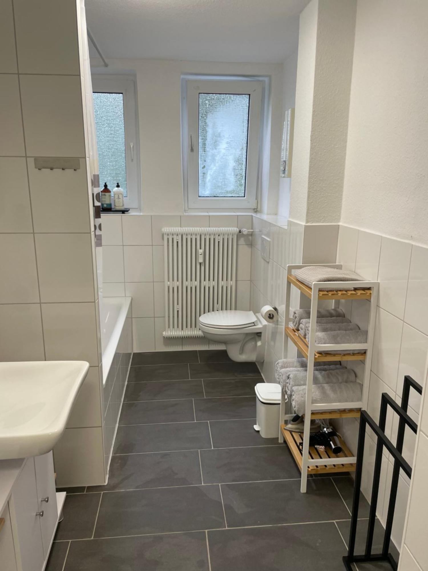 City Apartment Duisburg 1#Netflix &Wlan &Kingsize Bett &Kaffee Maschine & Central & 500M Innenhafen & 2 Min U Bahn Экстерьер фото