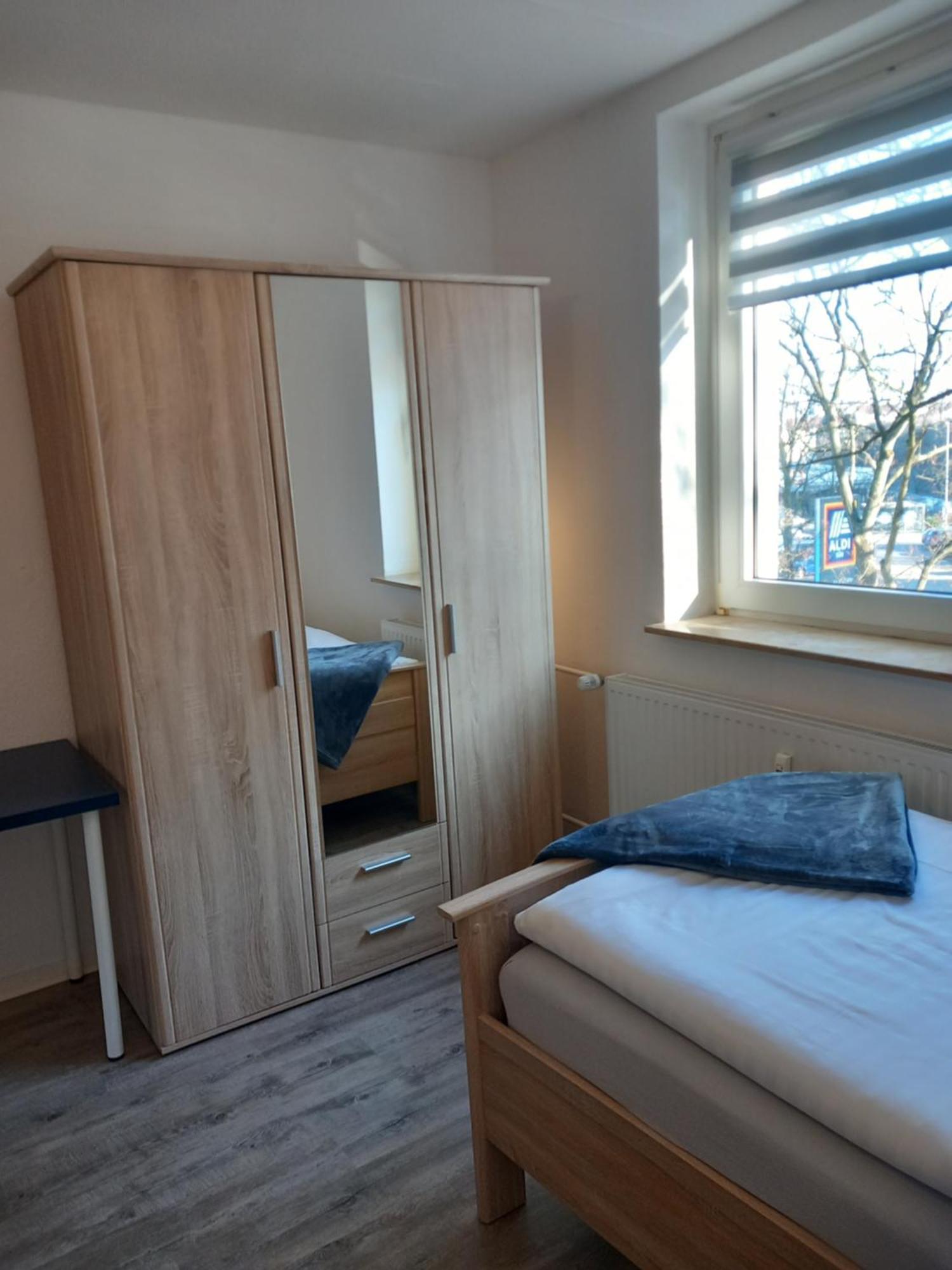City Apartment Duisburg 1#Netflix &Wlan &Kingsize Bett &Kaffee Maschine & Central & 500M Innenhafen & 2 Min U Bahn Экстерьер фото