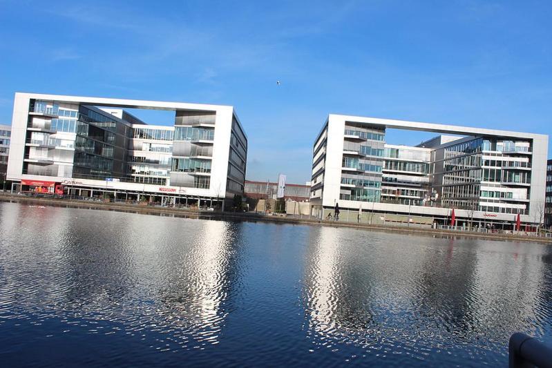 City Apartment Duisburg 1#Netflix &Wlan &Kingsize Bett &Kaffee Maschine & Central & 500M Innenhafen & 2 Min U Bahn Экстерьер фото